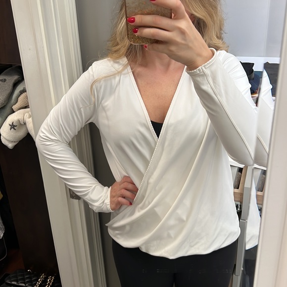 Lululemon Like New Lululemon Full Freedom Long Sleeve (size 6) - tag removed - Picture 8 of 8